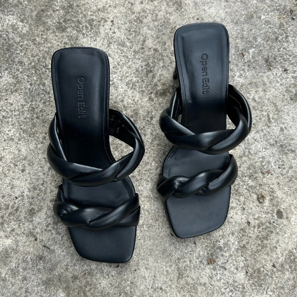 Open Edit  Black Remmy Twist Sandal, Size 6.5 - Picture 1 of 8
